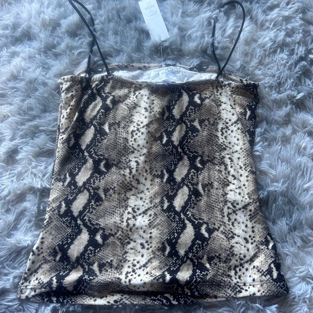 Francesca’s Tank - Picture 3 of 3